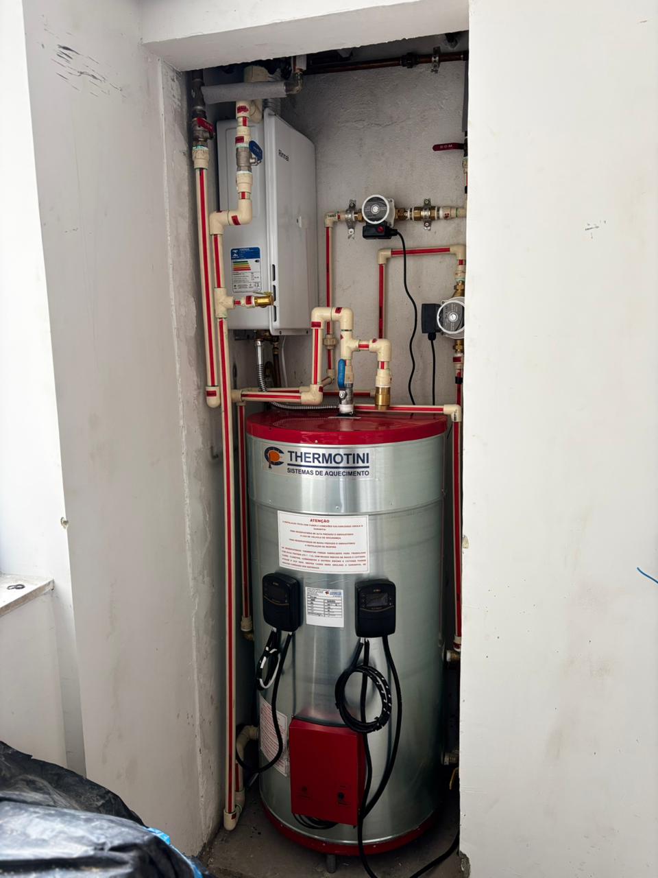 Boiler Thermotini instalado com aquecedor a gás