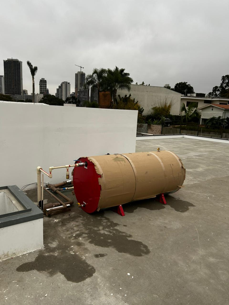 Boiler Maximo sendo instalado em terraço em São Paulo